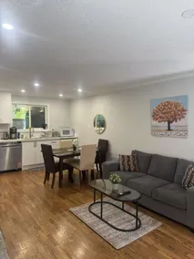 Spacious 3BR Gatineau Home • Parking & Convenient - Image 2