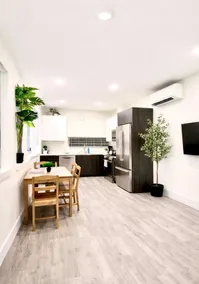 Split Level Townhome | Rooftop Deck | 15 mins Down - Image 5