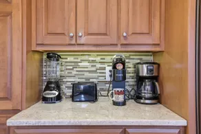 4 Mins to U of R! Spacious, Central Guest Suite! - Image 5
