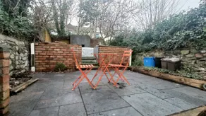 Hot Tub Emerald Escape - Private Garden & Free Parking - Image 5