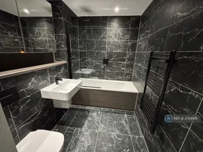 Luxury Skyline Apartment with Premium Facilities- Central M3 - Image 3