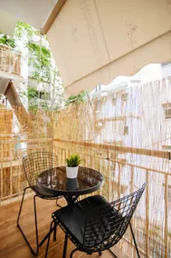 Luxury Boutique Suite w Balcony 5 min Metro - Image 2