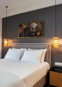 Luxury Boutique Suite w Balcony 5 min Metro - Image 5