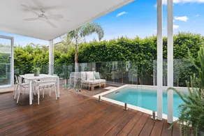 Burleigh Beachside Retreat - Image 5