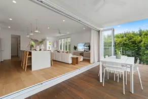 Burleigh Beachside Retreat - Image 2
