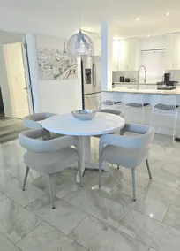 Family Cozy Condo with lake view - Image 2