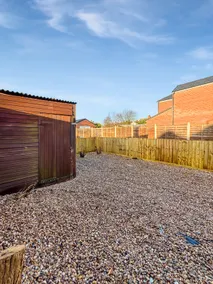 Sleeps 8, 4 bed 2 bathroom house with parking Balderton - Image 5