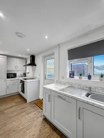 Sleeps 8, 4 bed 2 bathroom house with parking Balderton - Image 2