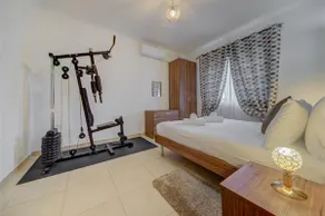 Bright & Airy 3BR w/ Private Terrace in Marsascala - Image 3