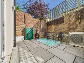 Modern Townhouse with Garden and Log Fire - Image 5
