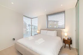 Modern Smart Home with Garden close to Richmond - Pass the Keys - Image 4