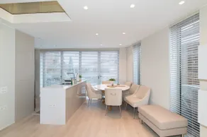 Modern Smart Home with Garden close to Richmond - Pass the Keys - Image 2