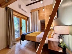 Eclectic Japandi-inspired home - Walk to town - Image 5