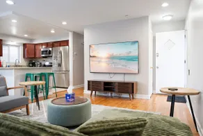 Bright & Modern 4BR Skokie Retreat - Image 4