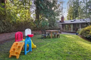 Charming Portland Getaway | Backyard | Library - Image 5