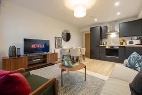 Urban Retreat - Stylish One-Bedroom Apartment - Image 5