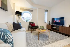 Urban Retreat - Stylish One-Bedroom Apartment - Image 2