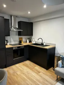 Urban Retreat - Stylish One-Bedroom Apartment - Image 4