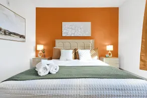 Mins to Broadway. Parking. Pool. Gym. Midtown Nash - Image 3