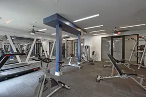 Mins to Broadway. Parking. Pool. Gym. Midtown Nash - Image 4