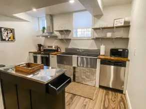 Cozy Private Suite Near Waterfront & Restaurants - Image 3