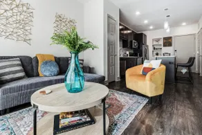 Luxury Chic Retreat - Image 2
