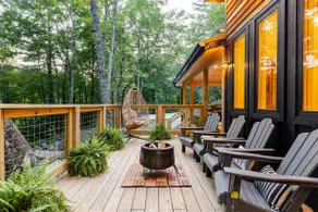 The Onyx: Walk to Falls, Hot Tub, Resort, Luxe - Image 4