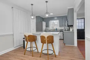 Cozy Family Cottage ~ Prime Location - Image 4