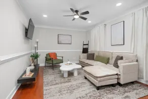 Cozy Family Cottage ~ Prime Location - Image 3