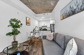 MTL Dowtown | Luxury 1 Bedroom Apartment - Image 3