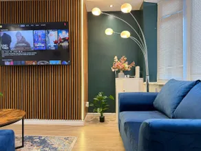 Spacious Modern Home *Family Friendly*Free Parking - Image 3