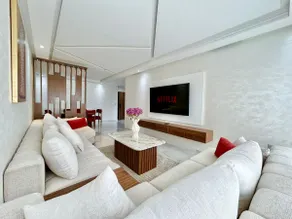 Gorgeous 2 Bedrooms City Retreat with 10th Floor Views - Image 3