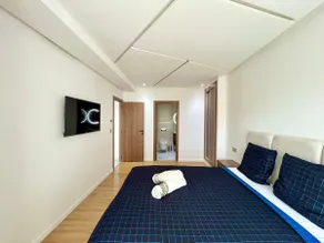 Gorgeous 2 Bedrooms City Retreat with 10th Floor Views - Image 5