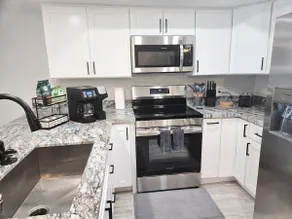 Peaceful & Cozy 3 Bed/2Bath*Heated Community Pool* - Image 4