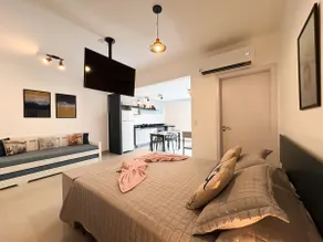 Sophisticated Loft: Pool, Barbecue Grill, Air Conditioning - Image 5