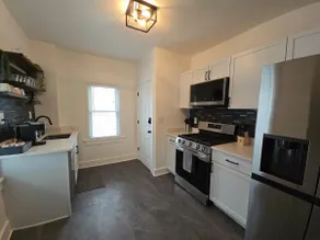 Retro-Modern Gem in the Heart of Bay View +Parking - Image 4