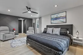 Angel: Spacious Modern Home! - Image 5