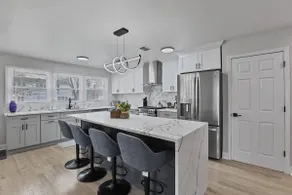 Angel: Spacious Modern Home! - Image 4