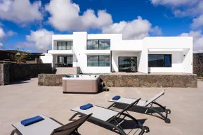 Luxury 6BRVilla-Sea Views-Heated Pool-Jacuzzi-Gym - Image 2
