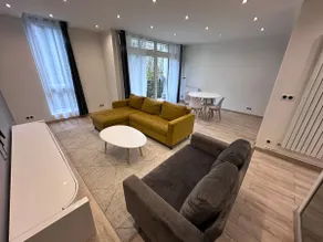 The Urban Jewel – Chic and Soothing 2-room apartment with balcony - Image 4