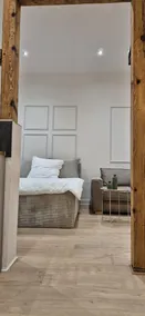 Charming Altbau Loft Design Bathroom Netflix & Laundry - Image 3