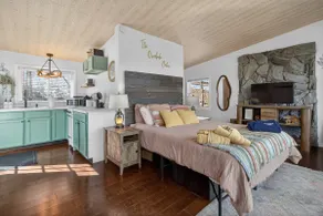 The Overlook Couples Tiny Cabin-HotTub-Firepit - Image 3