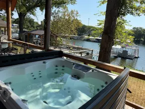 Lakefront Cabin - huge Dock & Private Slip - Image 4