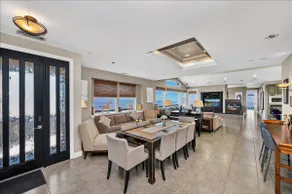 A beautiful spacious house on Summit - Image 4