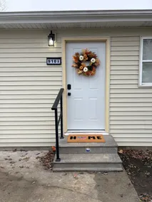 Cozy 2 bedroom duplex - Image 3