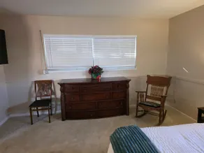 Private Quiet Cozy Single Conveniently Located - Image 5