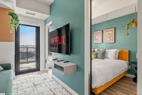 Incredible DT Views| King bed| Rest and Unwind - Image 3