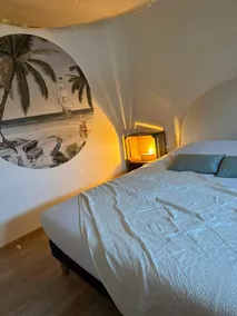 Black Pearl - themed suite with parking - A/C - Image 4