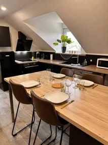Black Pearl - themed suite with parking - A/C - Image 3