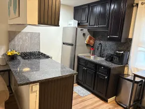 Cozy Stay Near Apple & Shopping - Image 3